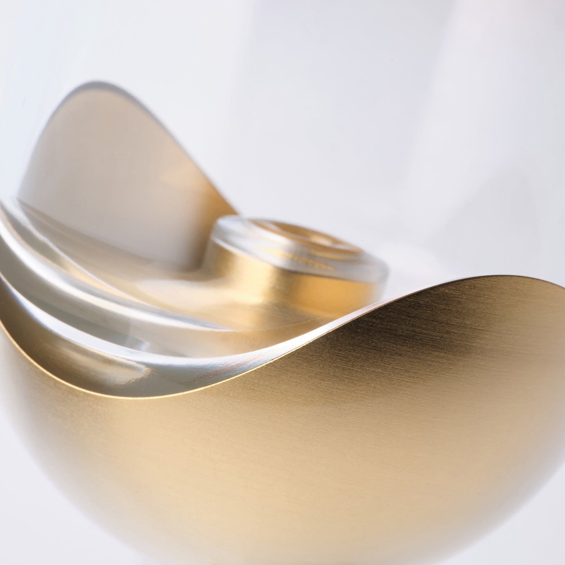 金属部はゴールド色で樹脂部は茶色のグラデーション/SESEKI /SE-GG-G-20(色:ゴールド/グロス/茶グラデ)/金属部拡大