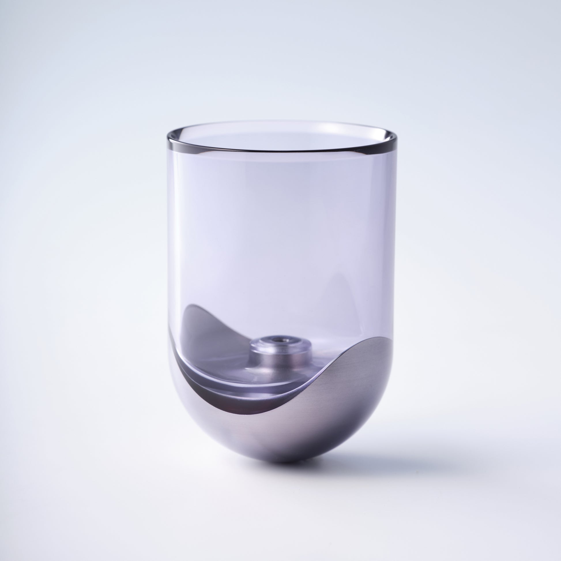 樹脂は青みがかった色で、鋳鉄はシルバー色/SESEKI/SE-SG-C-08(色:シルバー/グロス/濃い青)