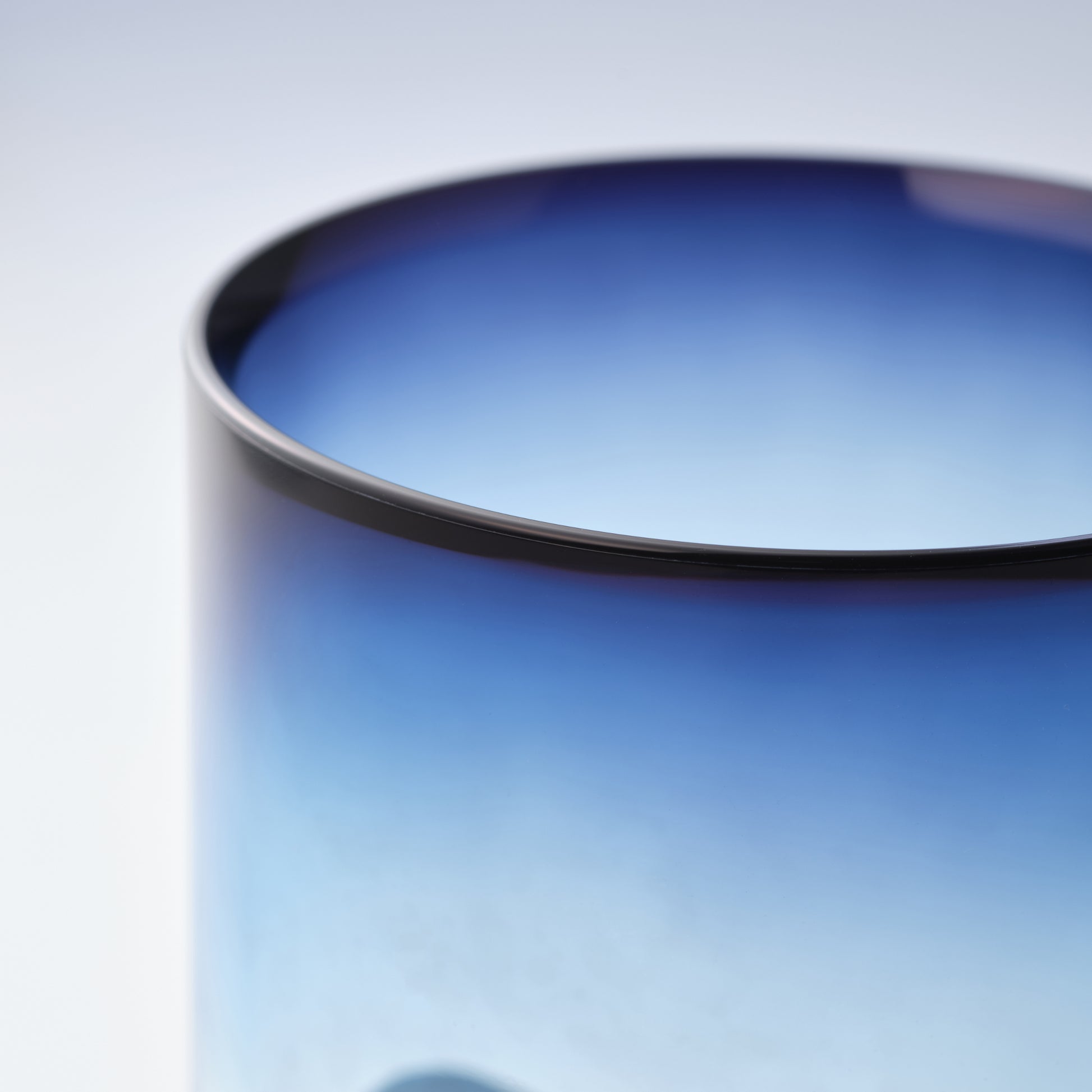 青色のグラデーション/SESEKI /SE-SG-G-16(色:シルバー/グロス/青グラデ)/樹脂上部拡大