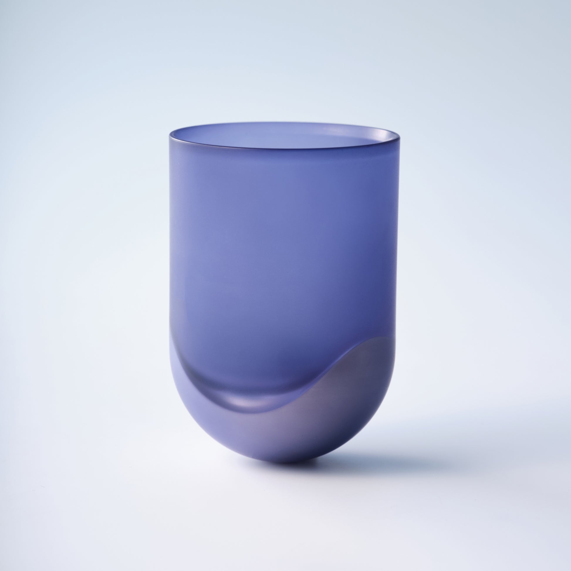 樹脂は紺色(艶消し)で、鋳鉄はシルバー色/SESEKI /SE-SM-C-12(色:シルバー/マット/紺)